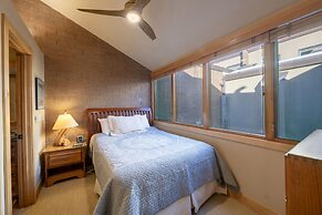 Park Avenue Upgraded 2 Bedroom Condominiums