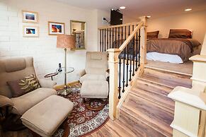 Park Avenue Upgraded 2 Bedroom Condominiums