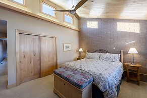 Park Avenue Upgraded 2 Bedroom Condominiums