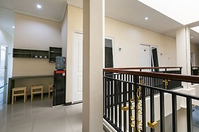 Capital O 3930 Griya Loka Syariah