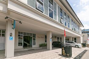 Capital O 3930 Griya Loka Syariah