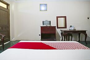 Super OYO 90382 Hotel Sarah Sukabumi