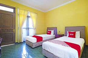 Super OYO 90382 Hotel Sarah Sukabumi