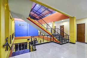 OYO 91036 Hotel Simpang Lima Gkpri