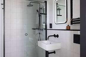 Bob W Tower Hill Studios