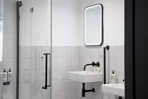 Bob W Tower Hill Studios