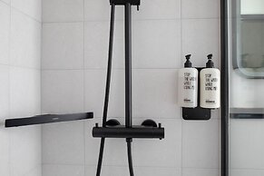 Bob W Tower Hill Studios