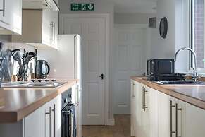 Apartment - Sleeps 3 - Pet Friendly - Parking