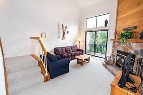 Seven Springs 2 BR Deluxe Condo with Loft, Mountain Views by RedAwning