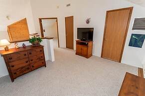 Seven Springs 2 BR Deluxe Condo with Loft, Mountain Views by RedAwning