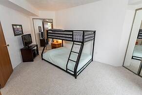 Seven Springs 2 BR Deluxe Condo with Loft, Mountain Views by RedAwning