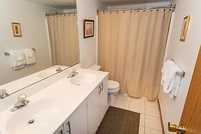 Seven Springs 2 BR Deluxe Condo with Loft, Mountain Views by RedAwning