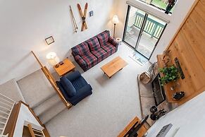 Seven Springs 2 BR Deluxe Condo with Loft, Mountain Views by RedAwning