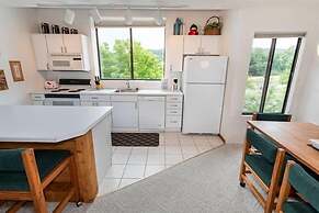 Seven Springs 2 BR Deluxe Condo with Loft, Mountain Views by RedAwning