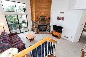 Seven Springs 2 BR Deluxe Condo with Loft, Mountain Views by RedAwning