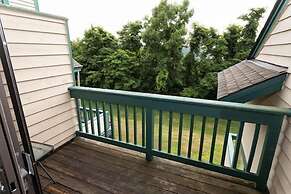 Seven Springs 2 BR Deluxe Condo with Loft, Mountain Views by RedAwning