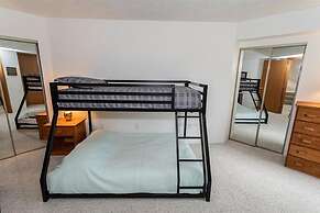 Seven Springs 2 BR Deluxe Condo with Loft, Mountain Views by RedAwning