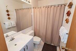 Seven Springs 2 BR Deluxe Condo with Loft, Mountain Views by RedAwning