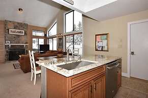 Seven Springs 3 BR Premium Condo with Loft & Deck by RedAwning - Save 