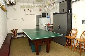 Seven Springs 3 BR Premium Condo with Loft & Deck by RedAwning - Save 