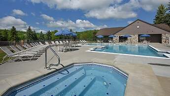 Seven Springs Sunridge 2 Bedroom Standard Condo - Ski In/Out, Pet Frie