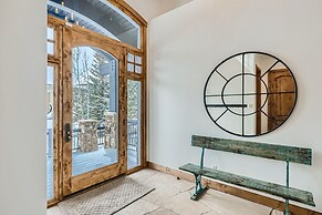 New Listing! Apres & Fairway Retreat 5 Bedroom Home by RedAwning