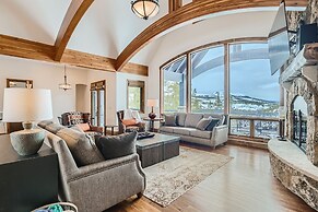 New Listing! Apres & Fairway Retreat 5 Bedroom Home by RedAwning