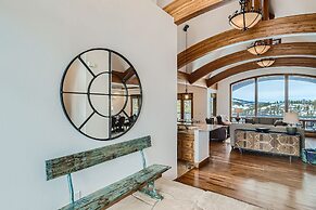 New Listing! Apres & Fairway Retreat 5 Bedroom Home by RedAwning