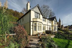 Beautiful 4-bed House in Monmouth