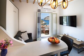 Droufakos home - Lux seafront apt