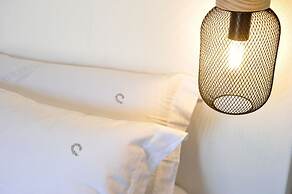 Droufakos home - Lux seafront apt