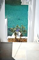 Droufakos home - Lux seafront apt