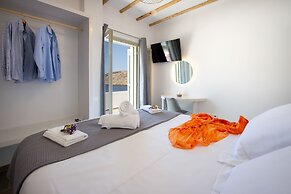 Droufakos home - Lux seafront apt