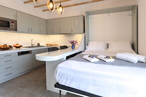 Droufakos home - Lux seafront apt