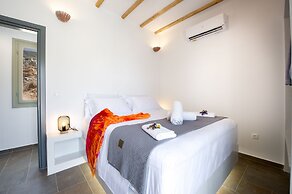 Droufakos home - Lux seafront apt