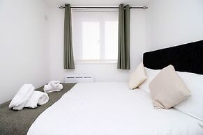 Skyline Immaculate 2-bed Apartment in Swansea