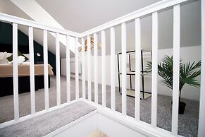 Skyline Immaculate 2-bed Apartment in Swansea