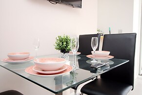 Skyline Immaculate 2-bed Apartment in Swansea