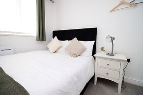Skyline Immaculate 2-bed Apartment in Swansea