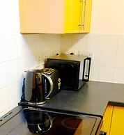 East London 1-bed Apt, Sleeps 2, With Parking