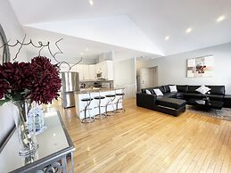 Vacation home beside the trails and Park