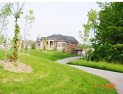 Vacation home beside the trails and Park