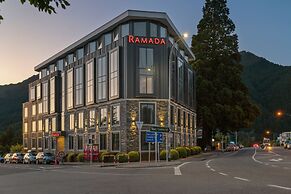 Chic Central Penthouse & Spa by Staysouth