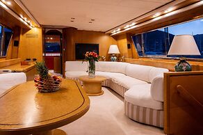 Yacht San Lorenzo 22