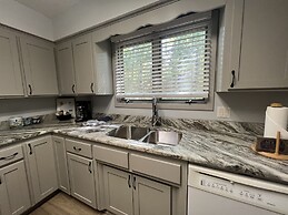 Forest view, log-sided two bedroom, two bath condo on Lake Ouachita. b