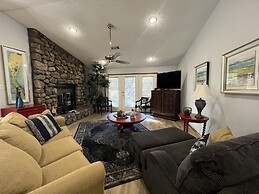 Forest view, log-sided two bedroom, two bath condo on Lake Ouachita. b