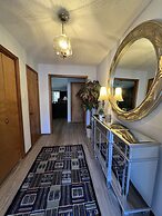 Forest view, log-sided two bedroom, two bath condo on Lake Ouachita. b