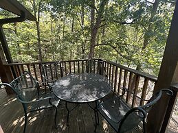Forest view, log-sided two bedroom, two bath condo on Lake Ouachita. b