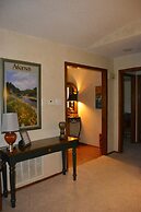 Forest view, log-sided two bedroom, two bath condo on Lake Ouachita. b