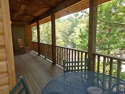 Forest view, log-sided two bedroom, two bath condo on Lake Ouachita. b